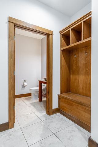 2891 Grandview Drive, Bettendorf, IA 52722