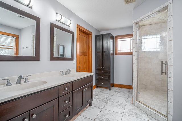 2891 Grandview Drive, Bettendorf, IA 52722