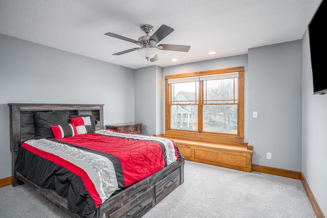 2891 Grandview Drive, Bettendorf, IA 52722