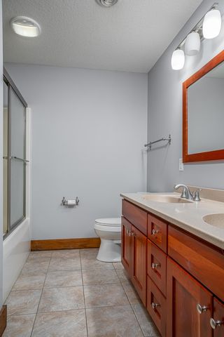 2891 Grandview Drive, Bettendorf, IA 52722