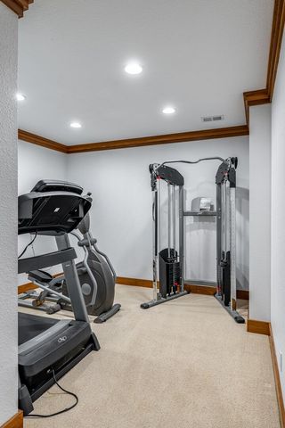 2891 Grandview Drive, Bettendorf, IA 52722