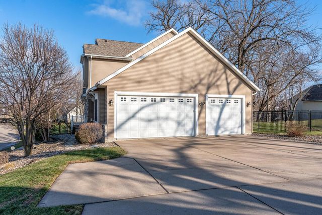 2891 Grandview Drive, Bettendorf, IA 52722