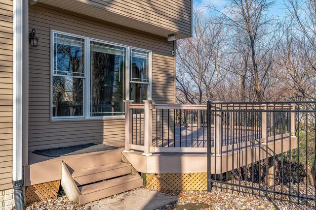 2891 Grandview Drive, Bettendorf, IA 52722