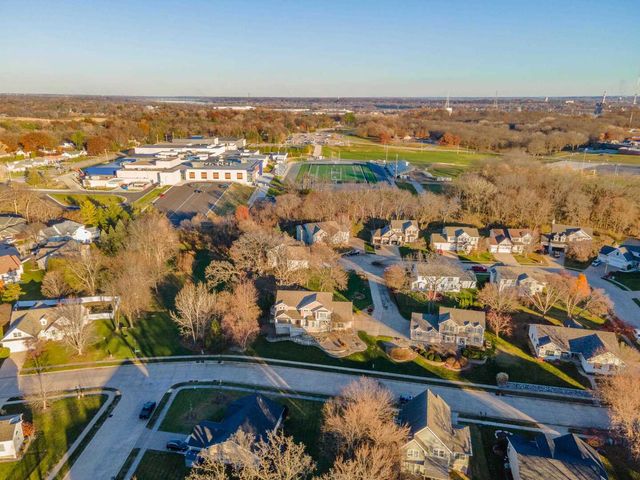 2891 Grandview Drive, Bettendorf, IA 52722