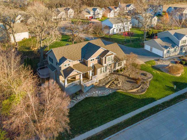 2891 Grandview Drive, Bettendorf, IA 52722