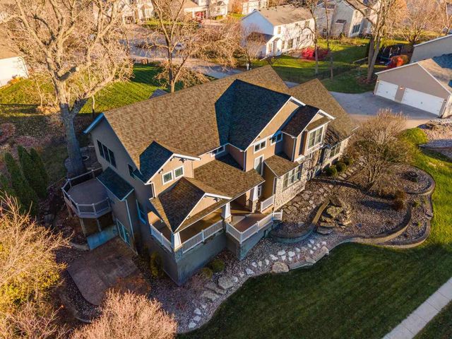 2891 Grandview Drive, Bettendorf, IA 52722