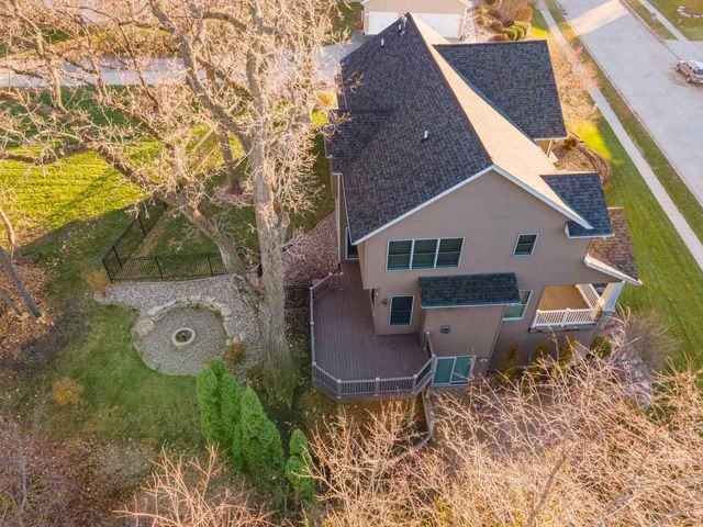 2891 Grandview Drive, Bettendorf, IA 52722