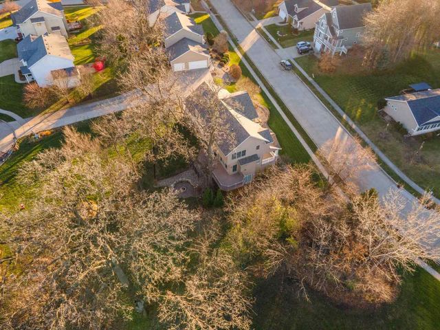 2891 Grandview Drive, Bettendorf, IA 52722