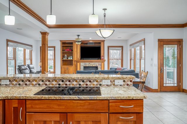 2891 Grandview Drive, Bettendorf, IA 52722