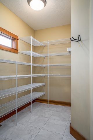 2891 Grandview Drive, Bettendorf, IA 52722