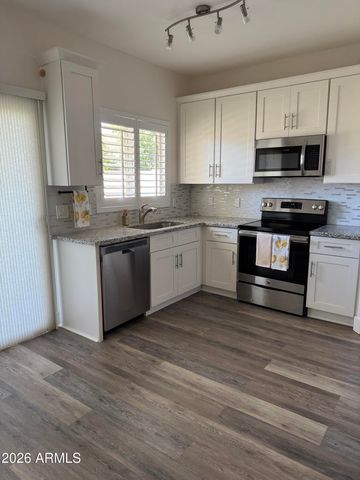 2584 E DEL RIO Court, Gilbert, AZ 85295