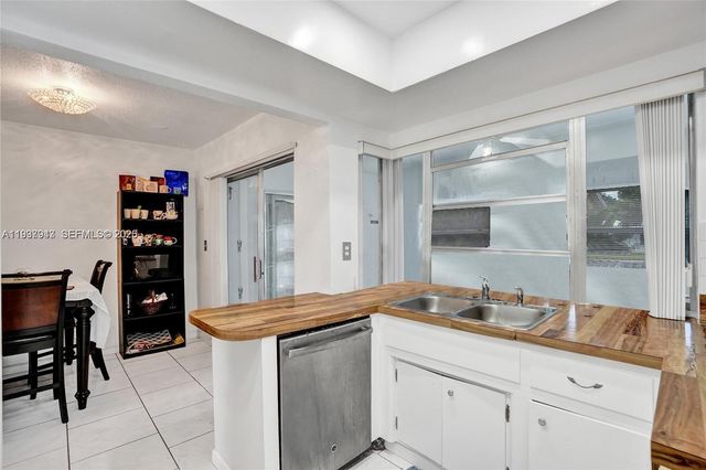 4914 NW 52nd Ct, Tamarac, FL 33319