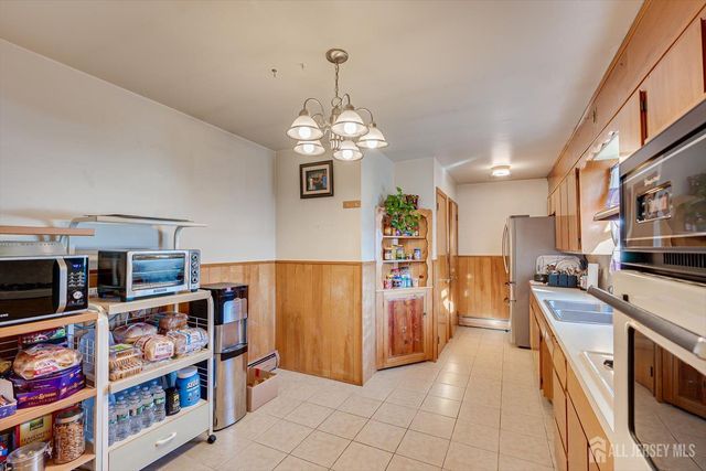 85 Grand Street, Iselin, NJ 08830