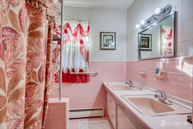 85 Grand Street, Iselin, NJ 08830