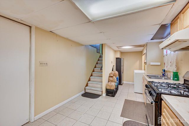 85 Grand Street, Iselin, NJ 08830