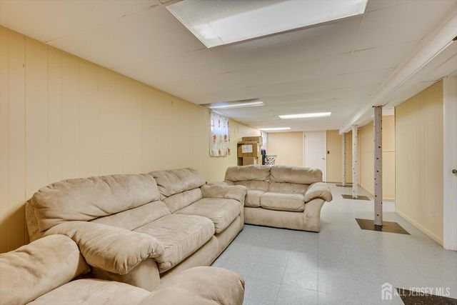 85 Grand Street, Iselin, NJ 08830