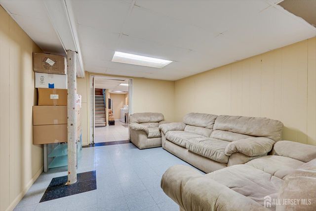 85 Grand Street, Iselin, NJ 08830