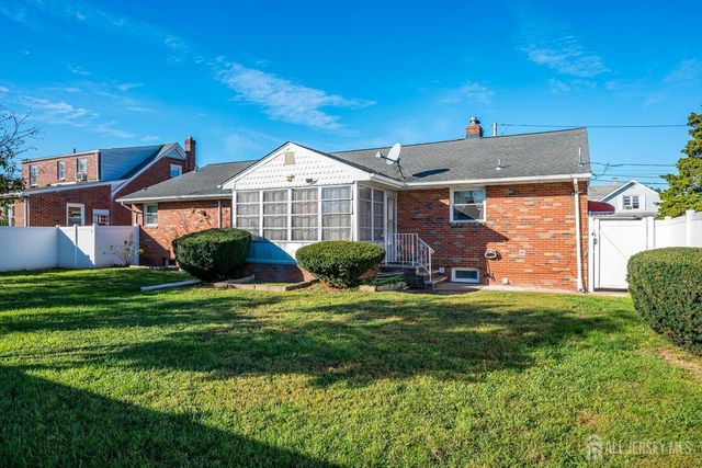 85 Grand Street, Iselin, NJ 08830