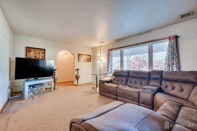 85 Grand Street, Iselin, NJ 08830