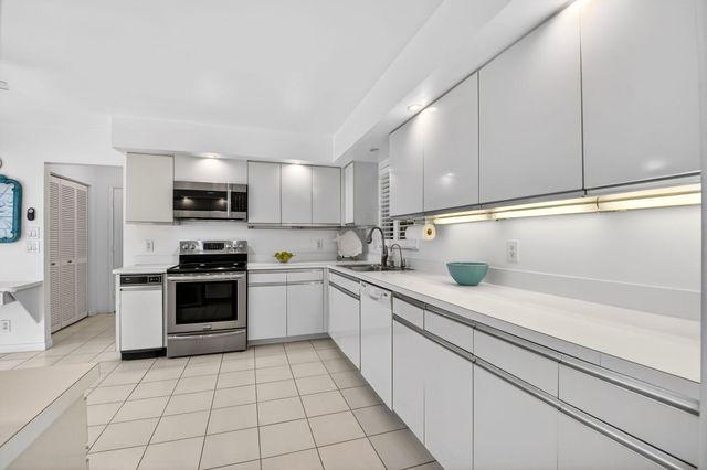 35 Glens Drive E, Boynton Beach, FL 33436