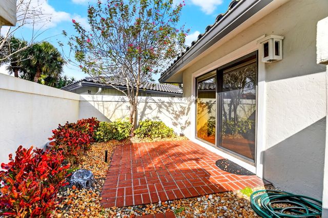 35 Glens Drive E, Boynton Beach, FL 33436