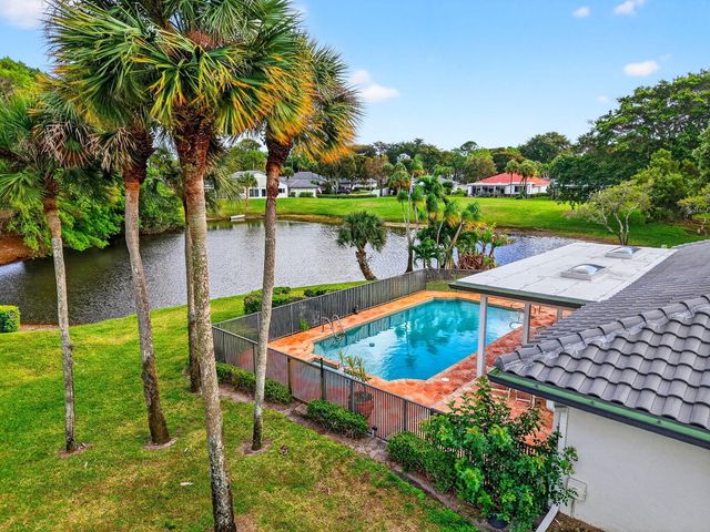 35 Glens Drive E, Boynton Beach, FL 33436