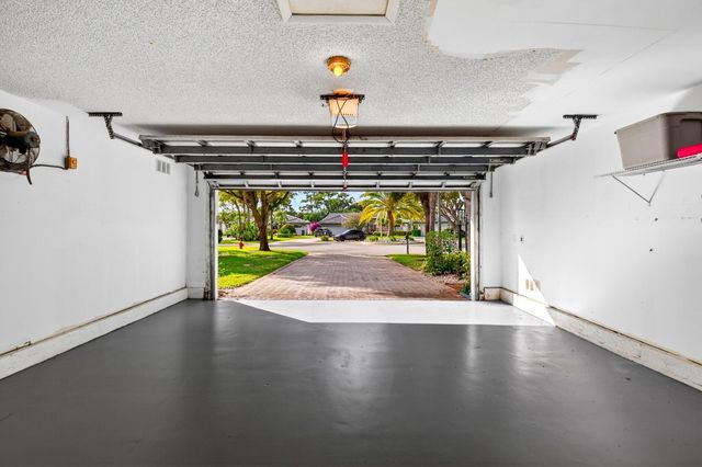 35 Glens Drive E, Boynton Beach, FL 33436