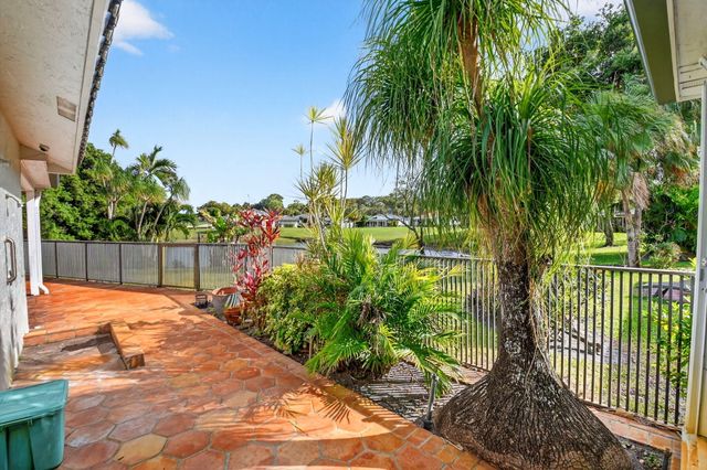 35 Glens Drive E, Boynton Beach, FL 33436