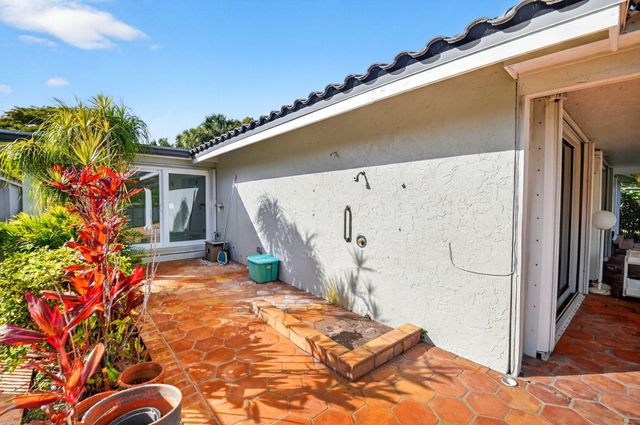 35 Glens Drive E, Boynton Beach, FL 33436