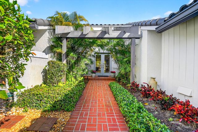 35 Glens Drive E, Boynton Beach, FL 33436