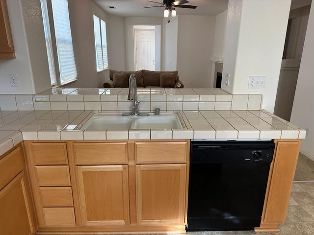 1649 Maidencane Way, Los Banos, CA 93635