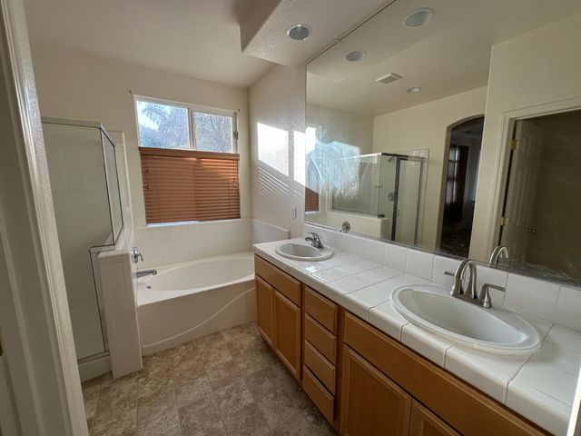 1649 Maidencane Way, Los Banos, CA 93635