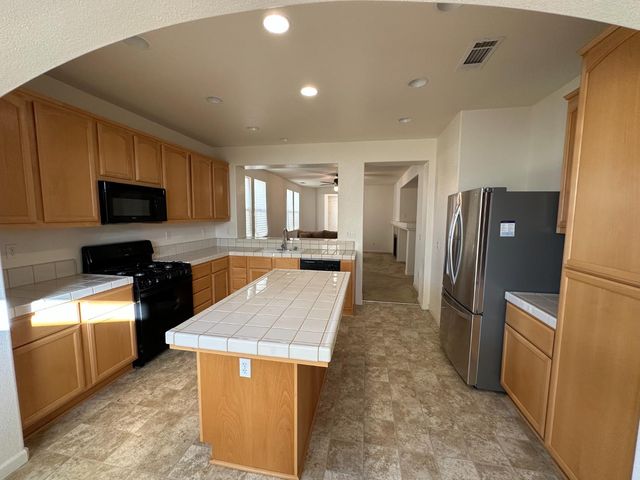 1649 Maidencane Way, Los Banos, CA 93635