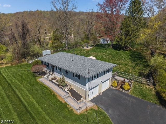 64 Ellis Rd, Holland Twp., NJ 08848