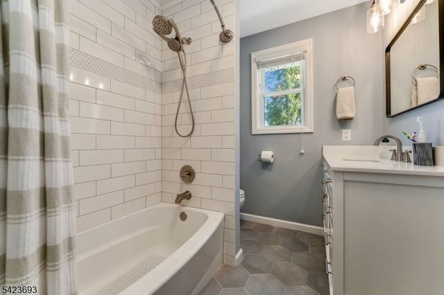 64 Ellis Rd, Holland Twp., NJ 08848