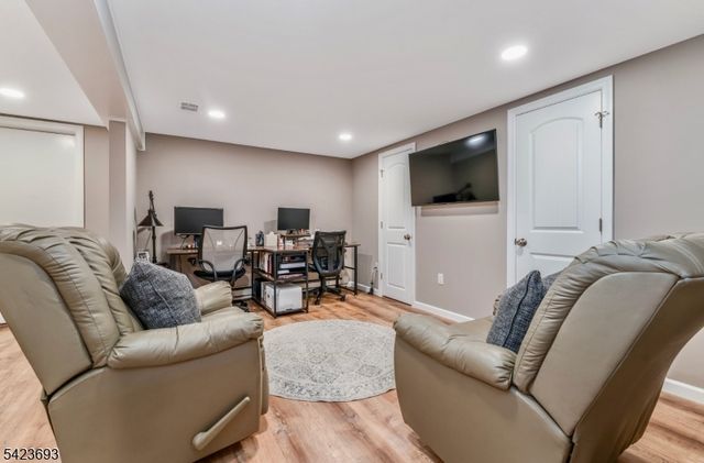 64 Ellis Rd, Holland Twp., NJ 08848