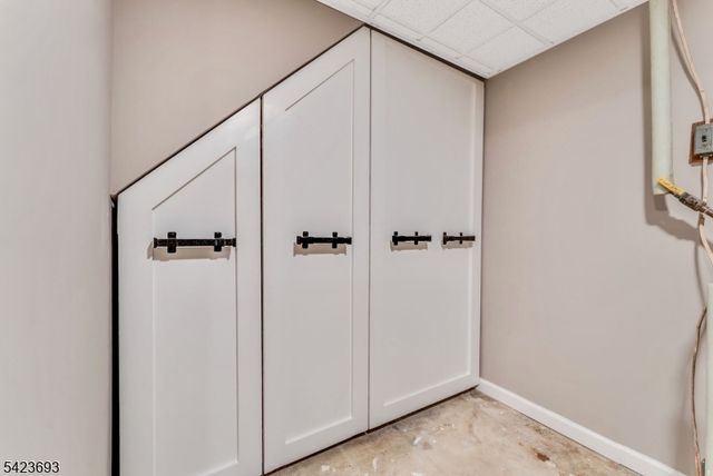 64 Ellis Rd, Holland Twp., NJ 08848