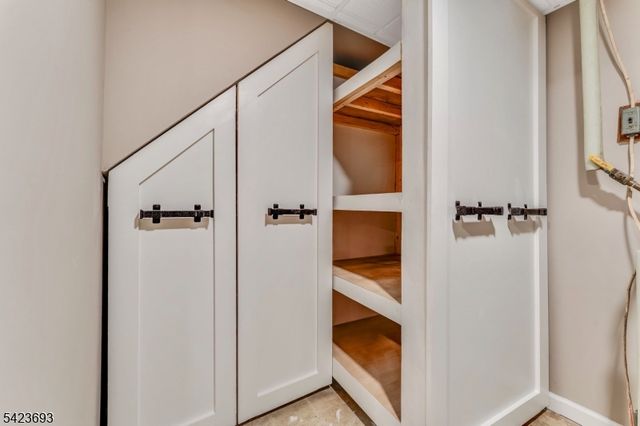 64 Ellis Rd, Holland Twp., NJ 08848