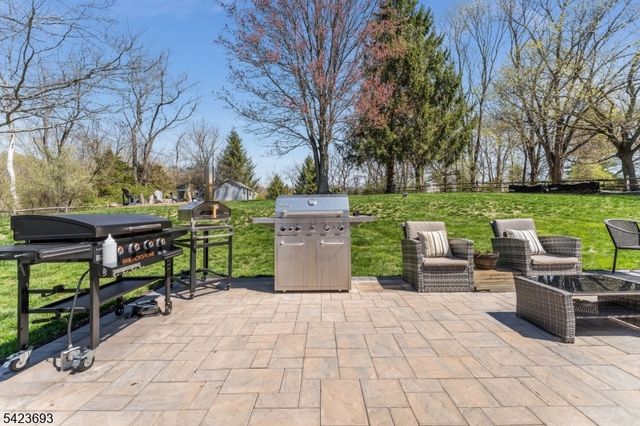 64 Ellis Rd, Holland Twp., NJ 08848