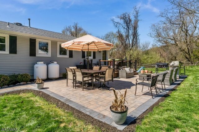 64 Ellis Rd, Holland Twp., NJ 08848