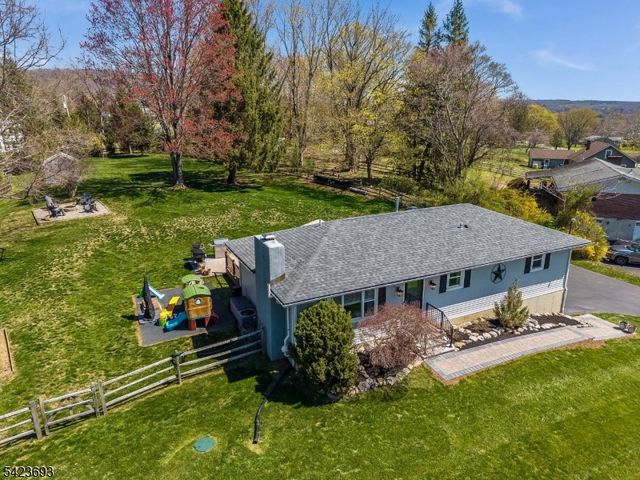 64 Ellis Rd, Holland Twp., NJ 08848