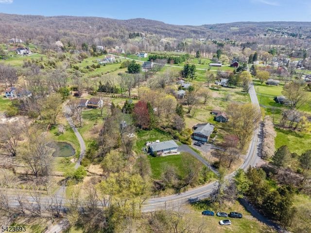 64 Ellis Rd, Holland Twp., NJ 08848