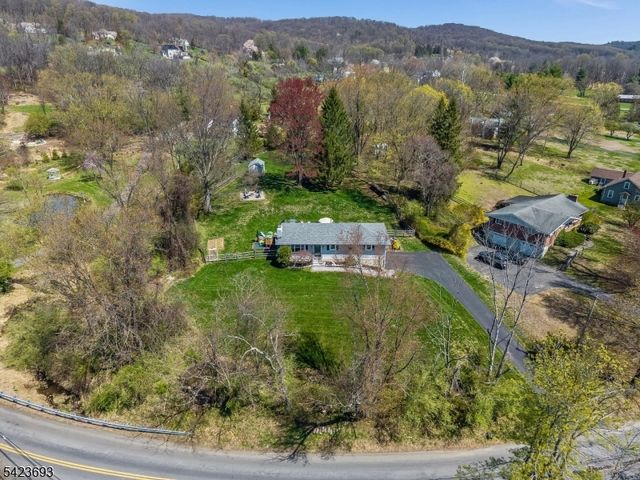 64 Ellis Rd, Holland Twp., NJ 08848