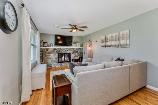 64 Ellis Rd, Holland Twp., NJ 08848