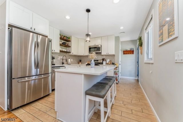 64 Ellis Rd, Holland Twp., NJ 08848