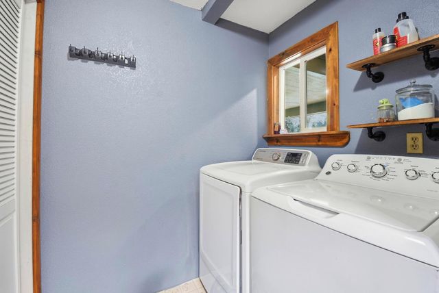 24912 Connie Ct, Auburn, CA 95602