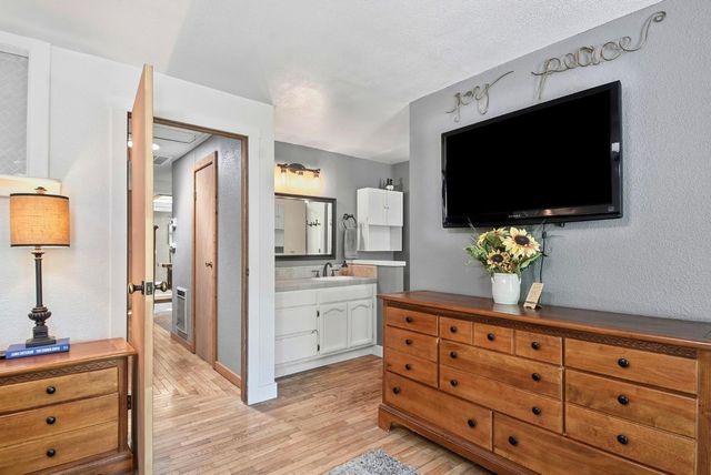 24912 Connie Ct, Auburn, CA 95602