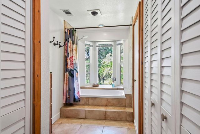 24912 Connie Ct, Auburn, CA 95602