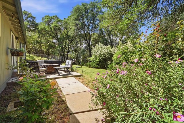 24912 Connie Ct, Auburn, CA 95602