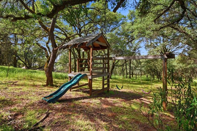 24912 Connie Ct, Auburn, CA 95602